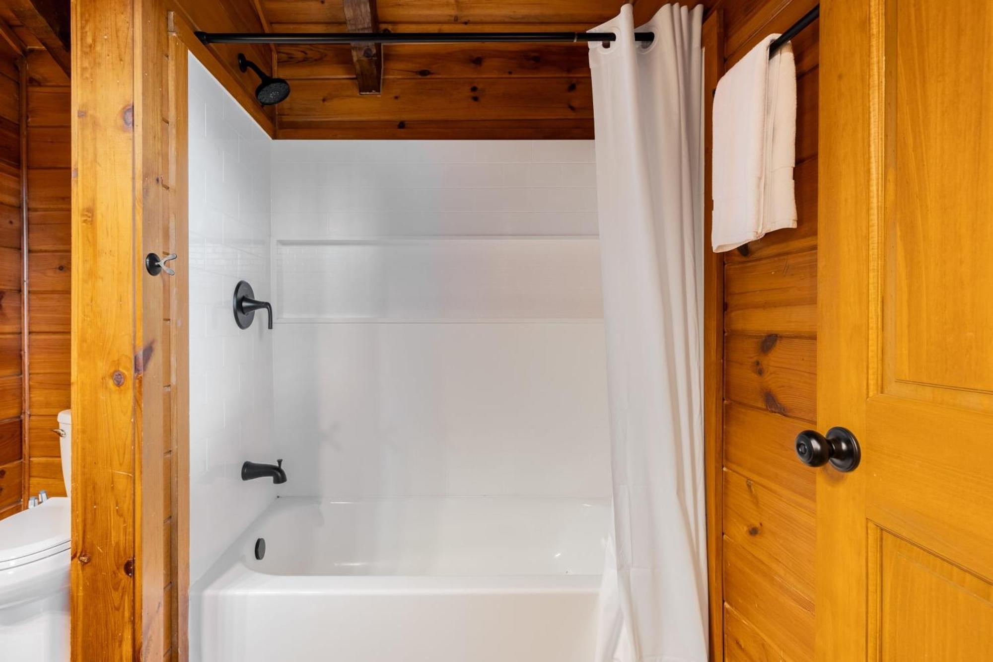 Dudley II By Avantstay Comfortable Cabin W Hot Tub Views Пиджен-Фордж Экстерьер фото