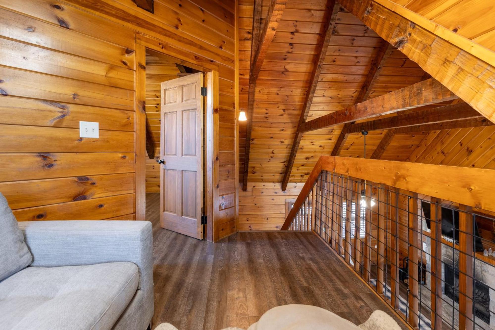 Dudley II By Avantstay Comfortable Cabin W Hot Tub Views Пиджен-Фордж Экстерьер фото