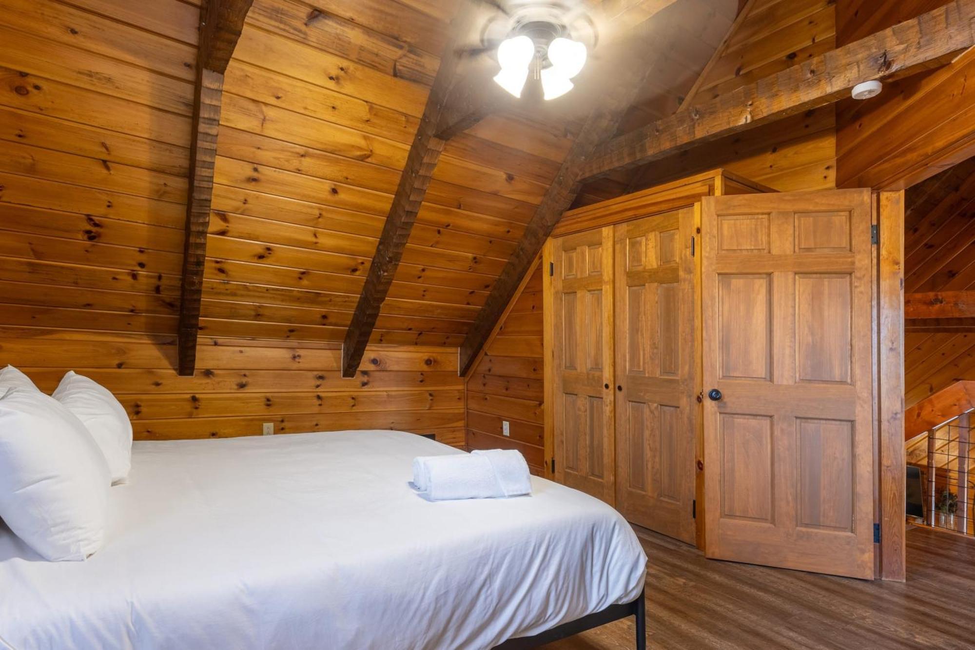 Dudley II By Avantstay Comfortable Cabin W Hot Tub Views Пиджен-Фордж Экстерьер фото